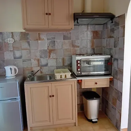 Mandaniki Apartment *